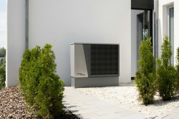 What are the critical factors in choosing a heat pump for a UK coastal home?