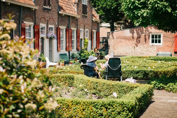 How can you design a garden to be accessible for individuals with mobility issues in Oxford?